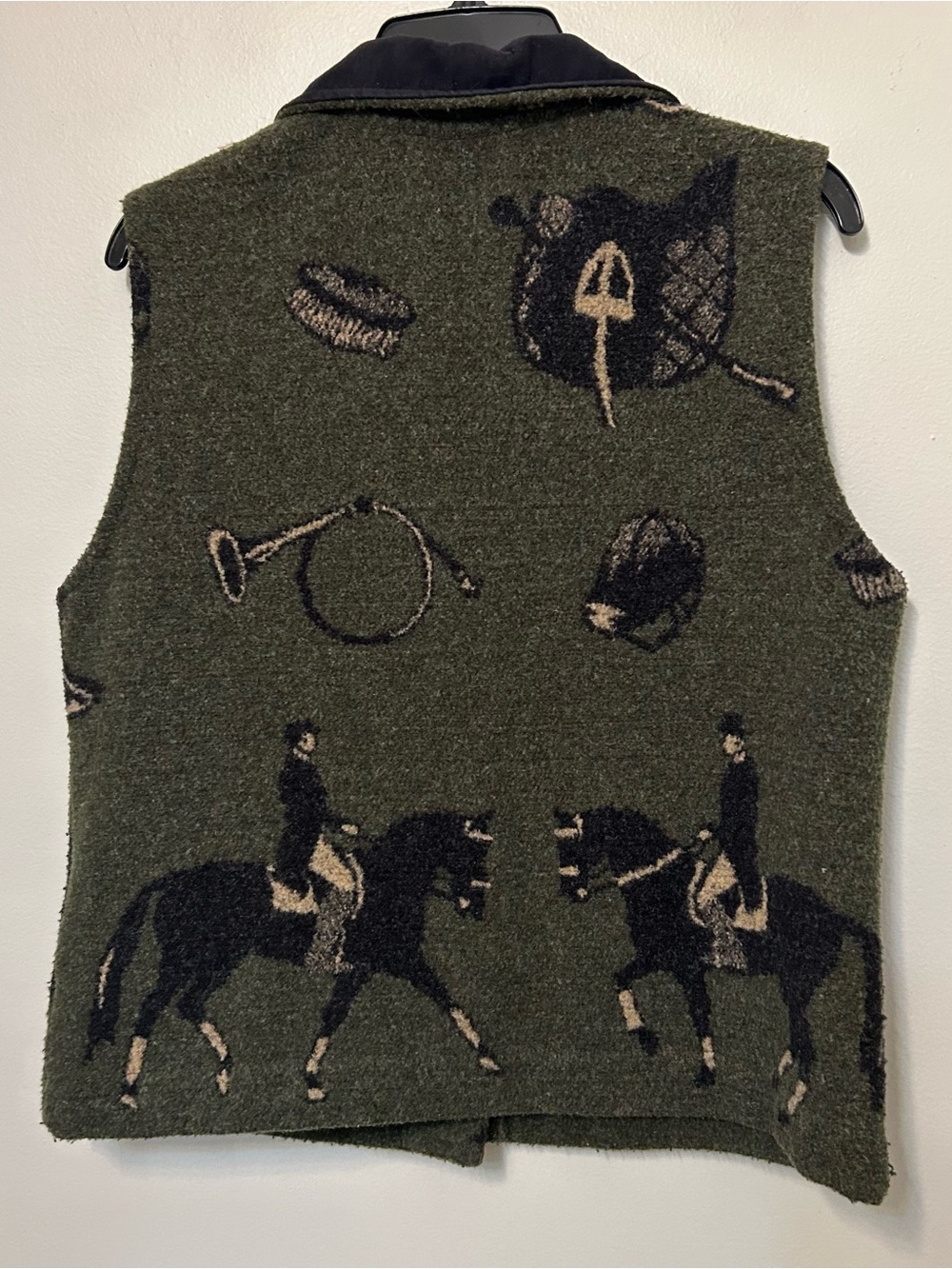 County Clothing Co Vintage Womens Horse Equestrian Vest Size L Acrylic Hunt
Polo - Picture 10 of 15